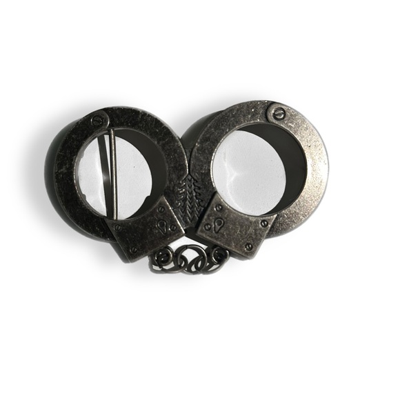 COPY - Silver handcuff belt buckle - Picture 1 of 2